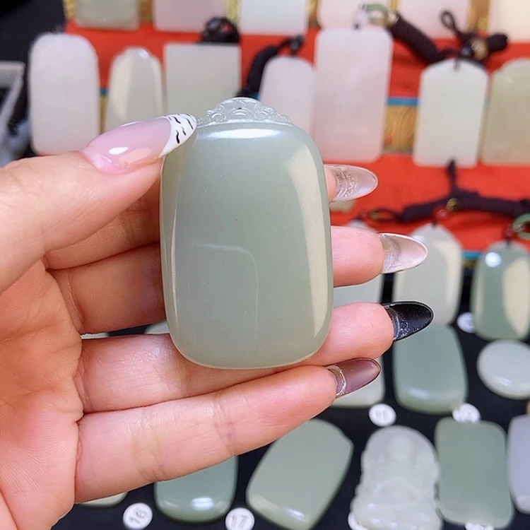 【闪购商品】颈饰未镶嵌和田玉