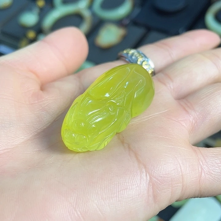 透闪石质玉未镶嵌颈饰