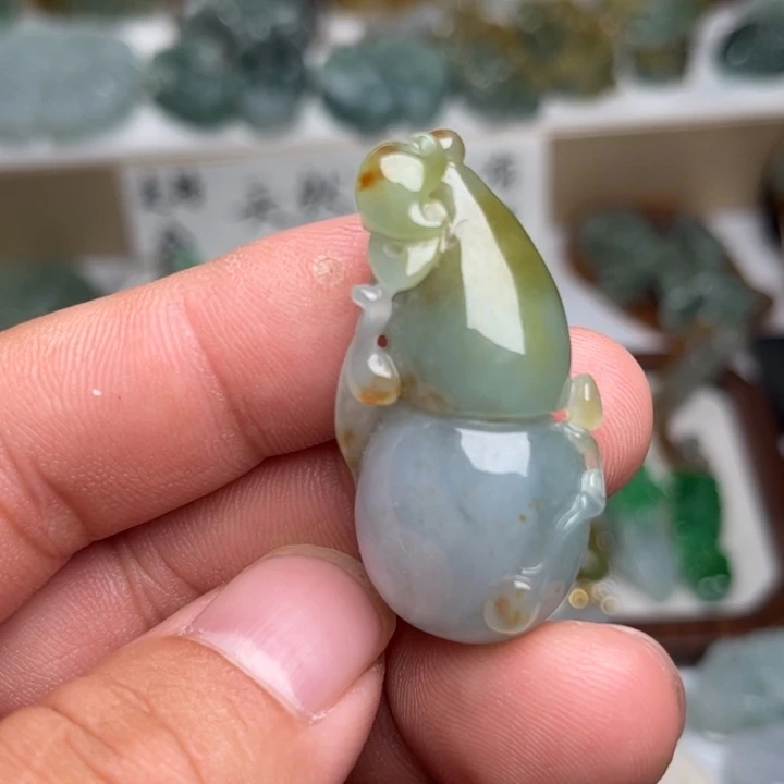 翡翠未镶嵌颈饰葫芦