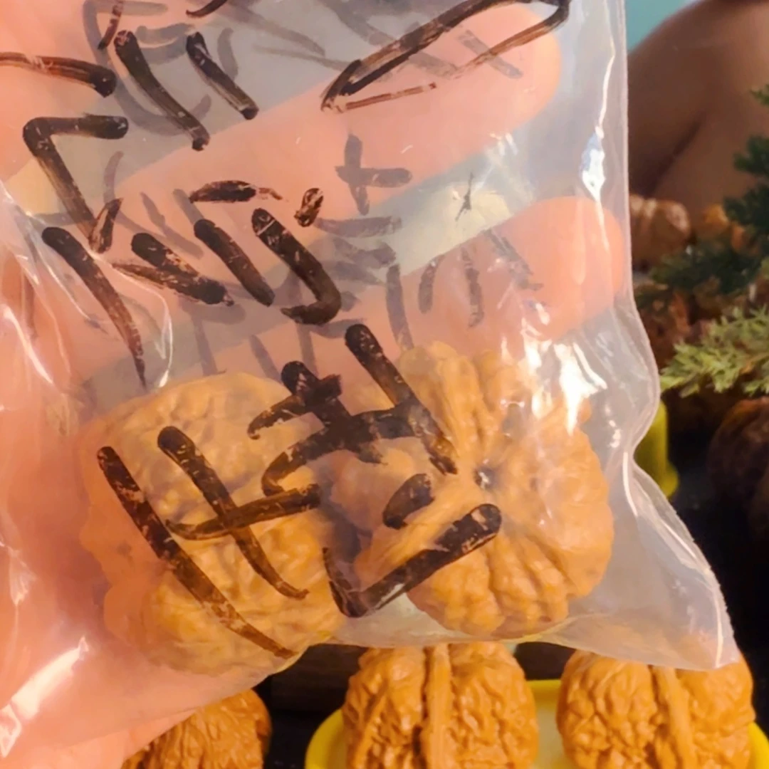 爱***剧大叶紫檀（黑酸枝木类）