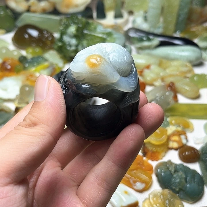 蛇纹石玉未镶嵌颈饰c****q