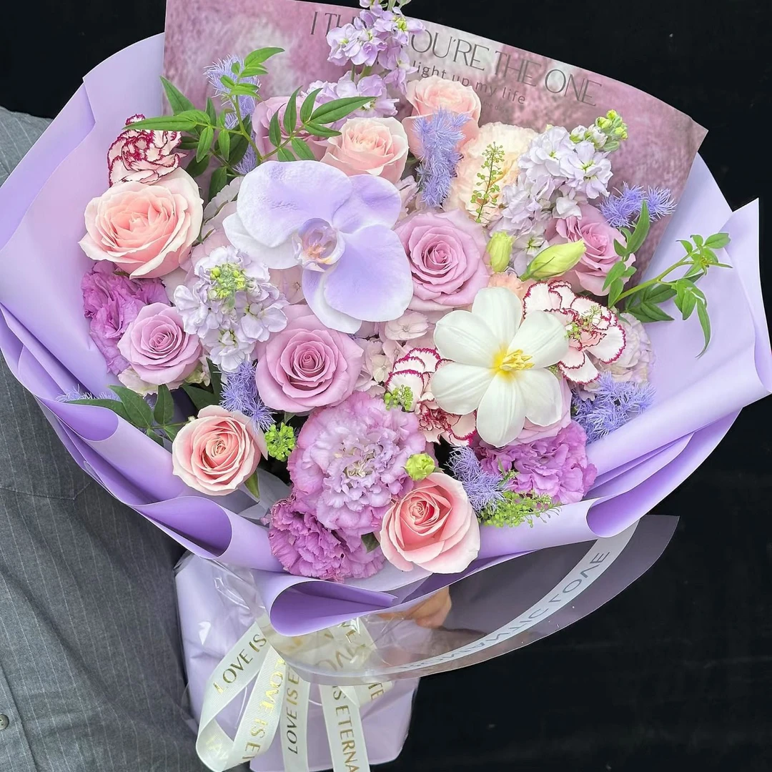 【温柔之光】紫玫瑰搭配粉玫瑰蝴蝶兰郁金香混搭鲜花花束送女友爱人老婆生日花束花店送花上门