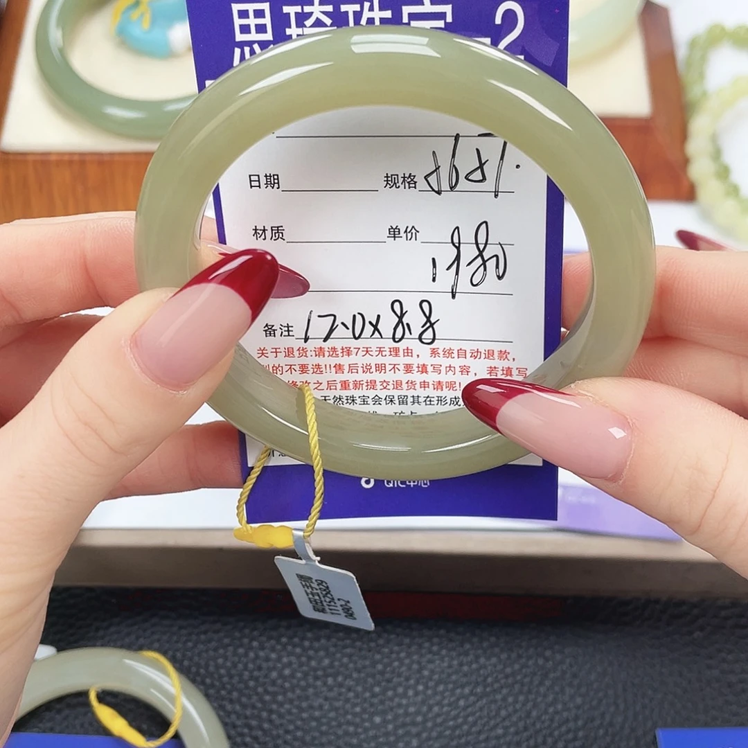 和田玉未镶嵌手镯