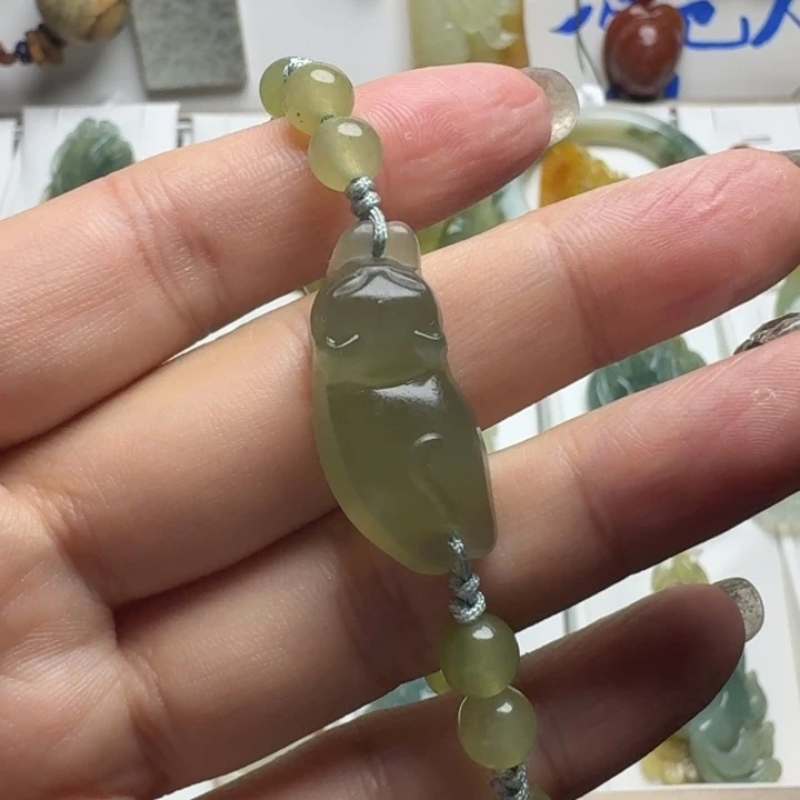 蛇纹石玉未镶嵌吊坠