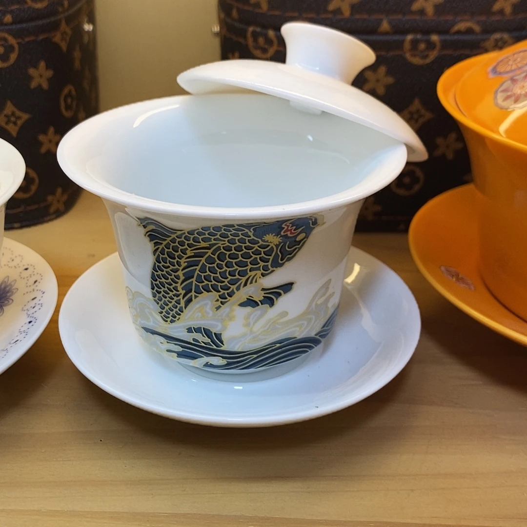 盖碗里的水煮开后放入