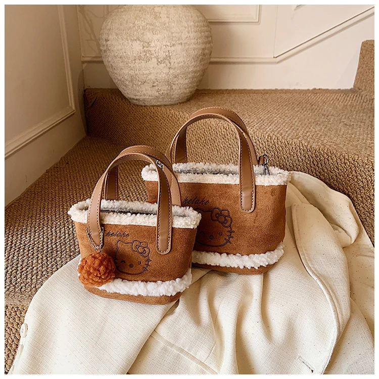 秋冬新款可爱KT刺绣绒面手拎包羊羔毛边亲子口红包斜挎包