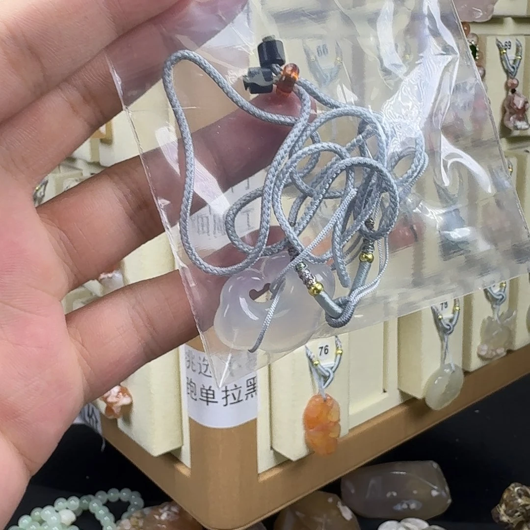 石英质玉未镶嵌吊坠(赠链)Z****