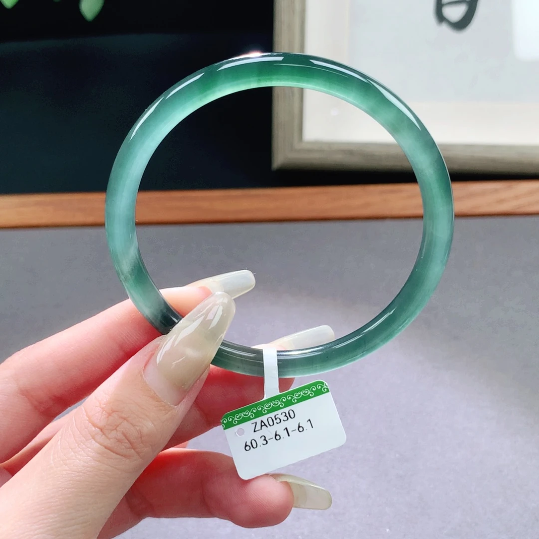 翡翠手镯未镶嵌天然翡翠手镯