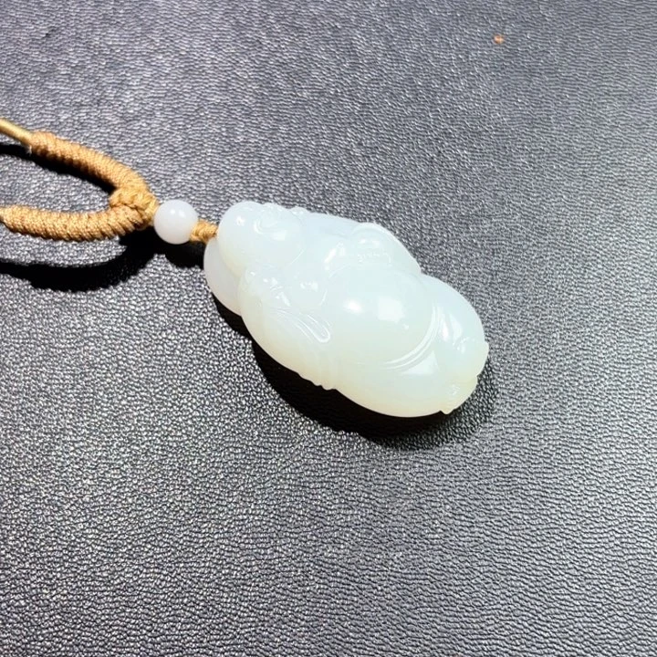 温***两和田玉未镶嵌挂件