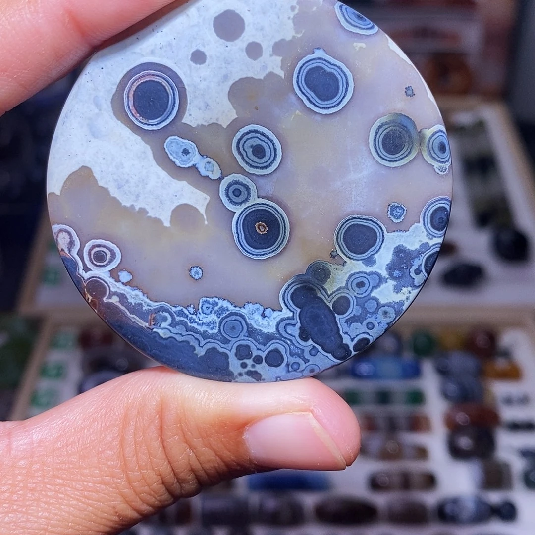 琥珀未镶嵌吊坠…….