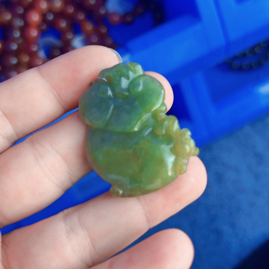 翡翠未镶嵌颈饰挂件