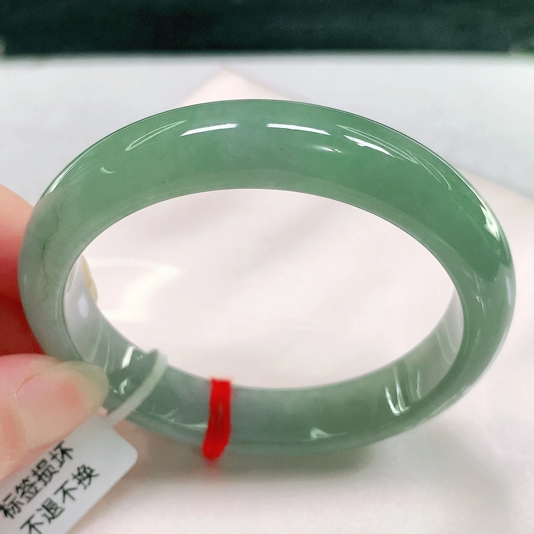 翡翠手镯未镶嵌66 号翡翠手镯