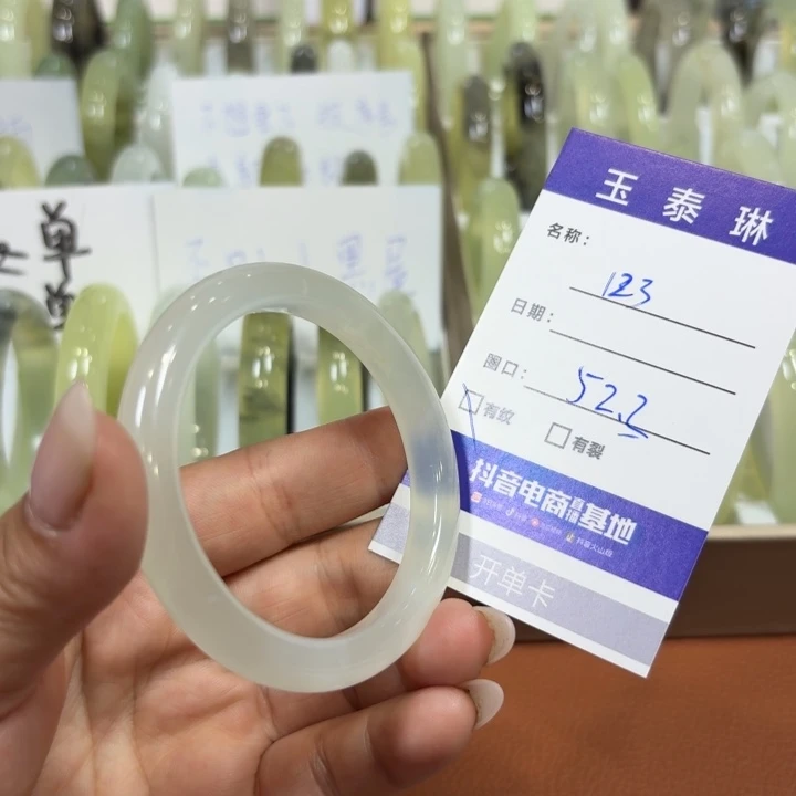 未镶嵌岫玉手镯天然
