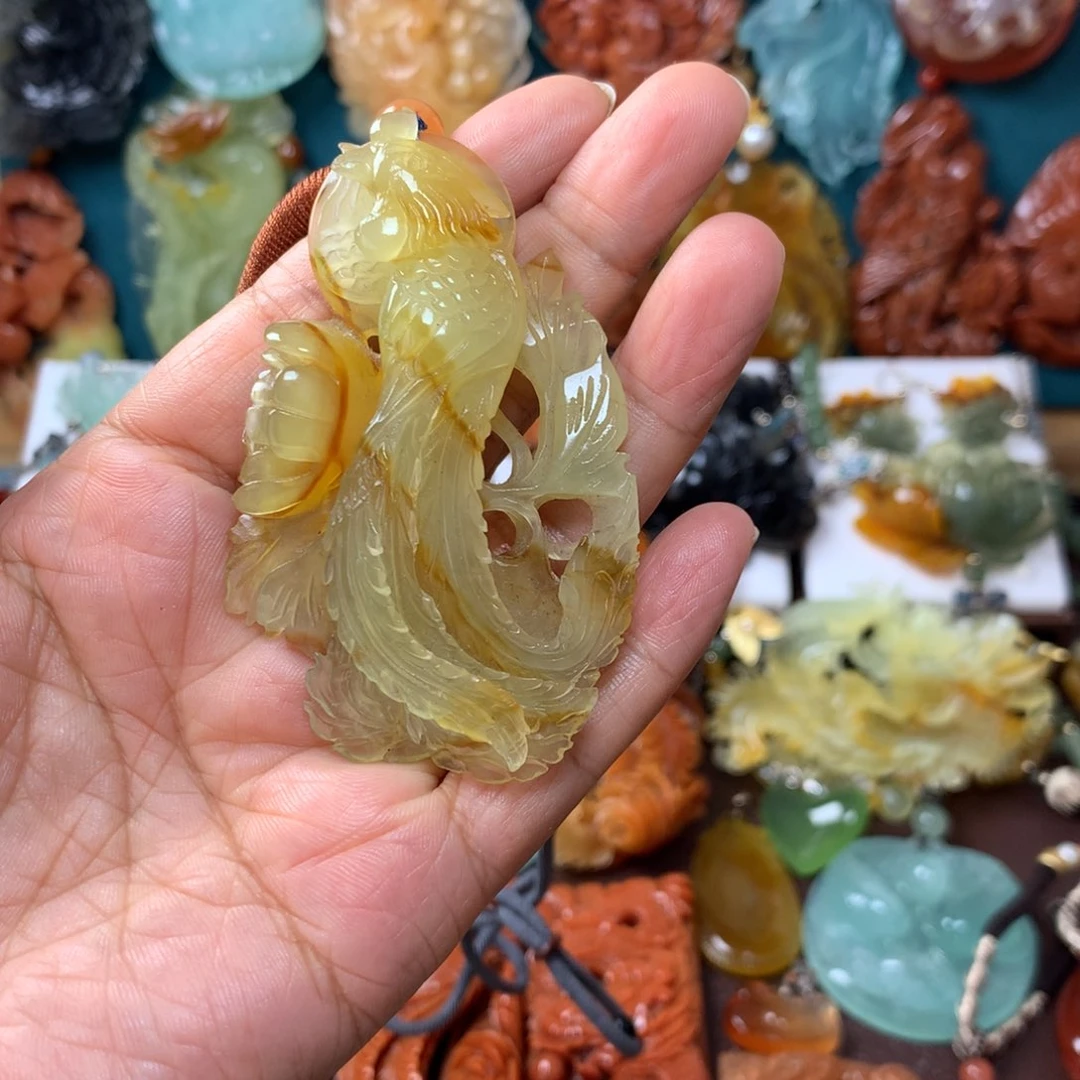 蛇纹石玉挂坠未镶嵌