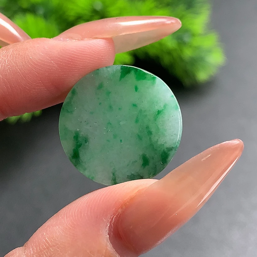 天然A货缅甸翡翠吊坠无事牌飘阳绿尺寸：20.8*4.0