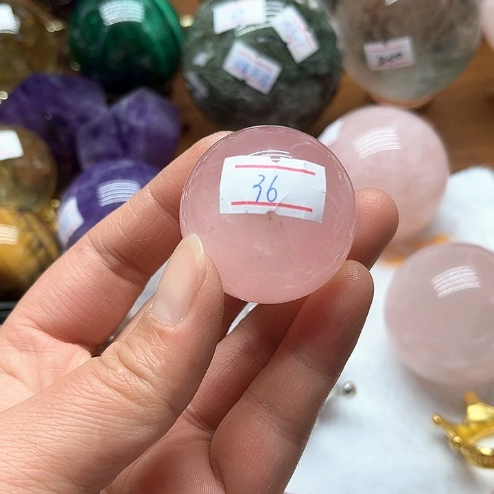 水晶77克粉水晶球未镶嵌