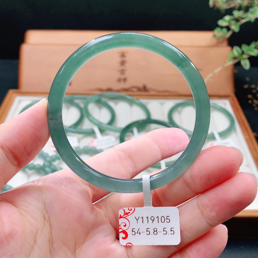 翡翠手镯（圆镯）未镶嵌