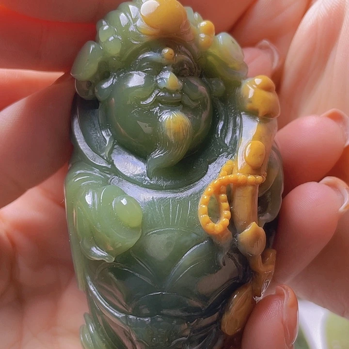 未镶嵌岫岩河磨玉（透闪石质玉）把件