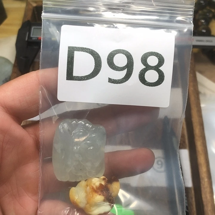 蛇纹石玉未镶嵌吊坠