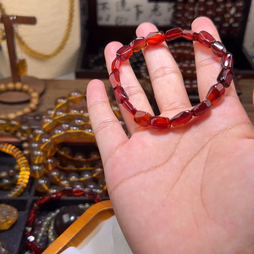琥珀未镶嵌颈饰6.7克血珀随形手串