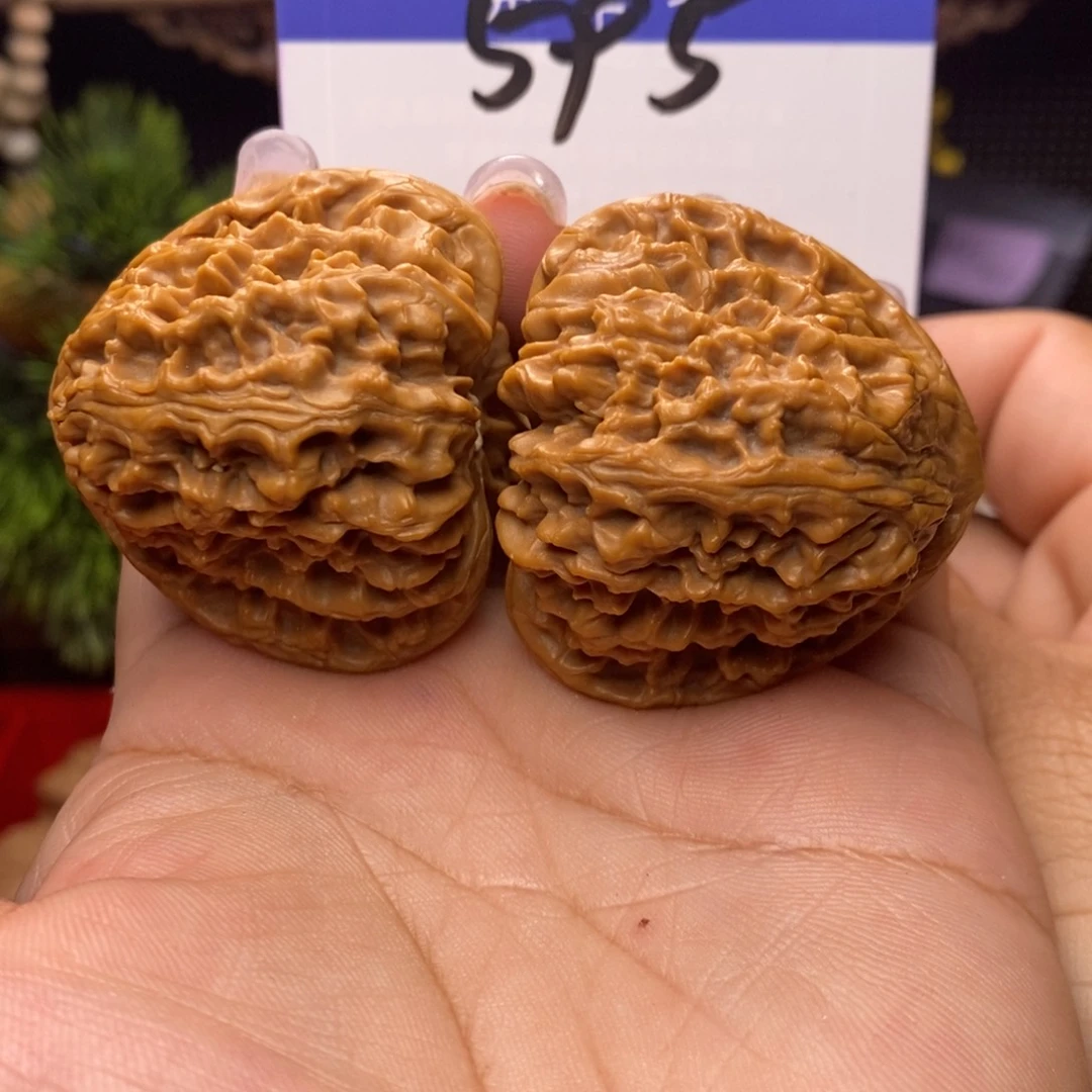 文玩核桃吊坠南疆石。边肚42。 丹