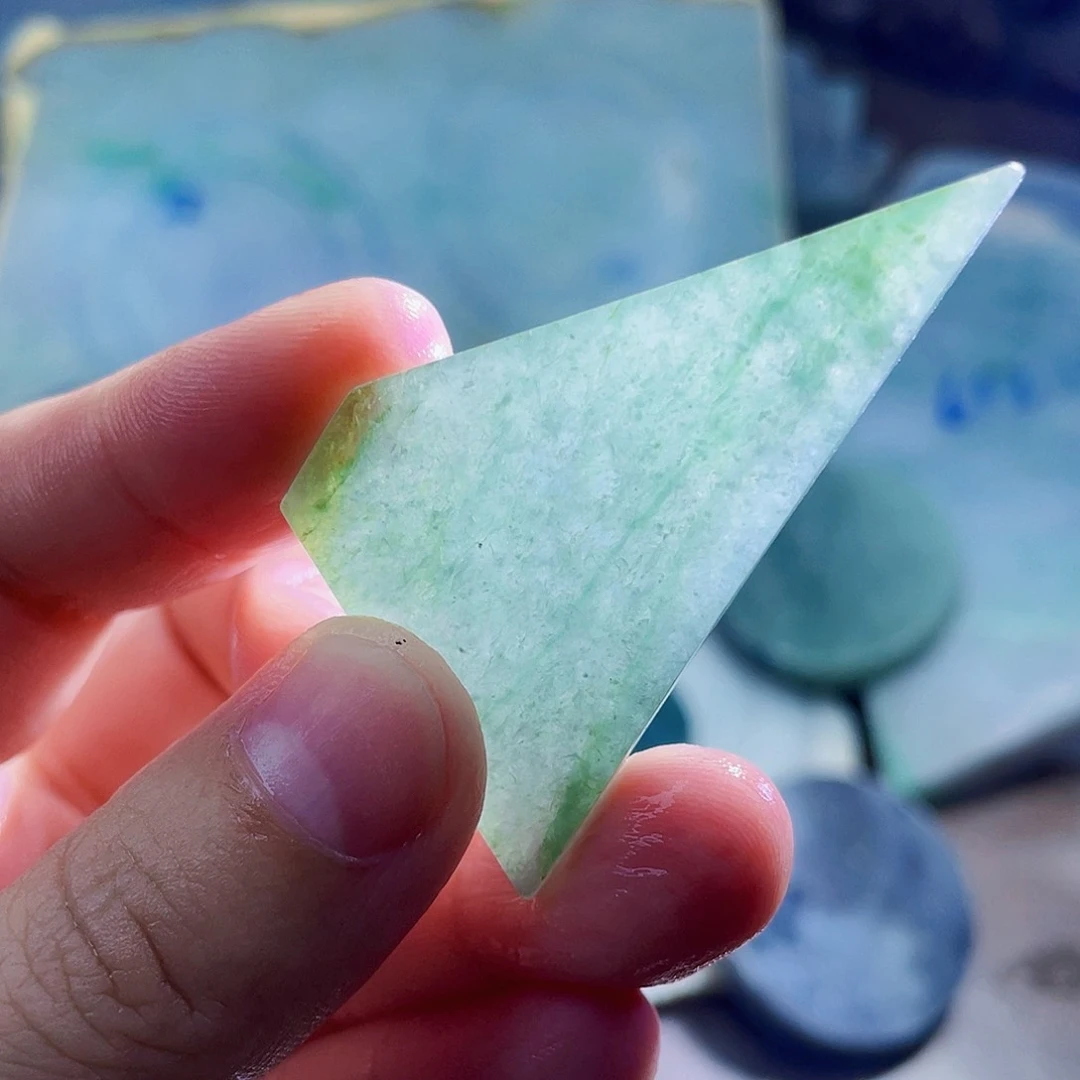 翡翠未镶嵌颈饰毛料3