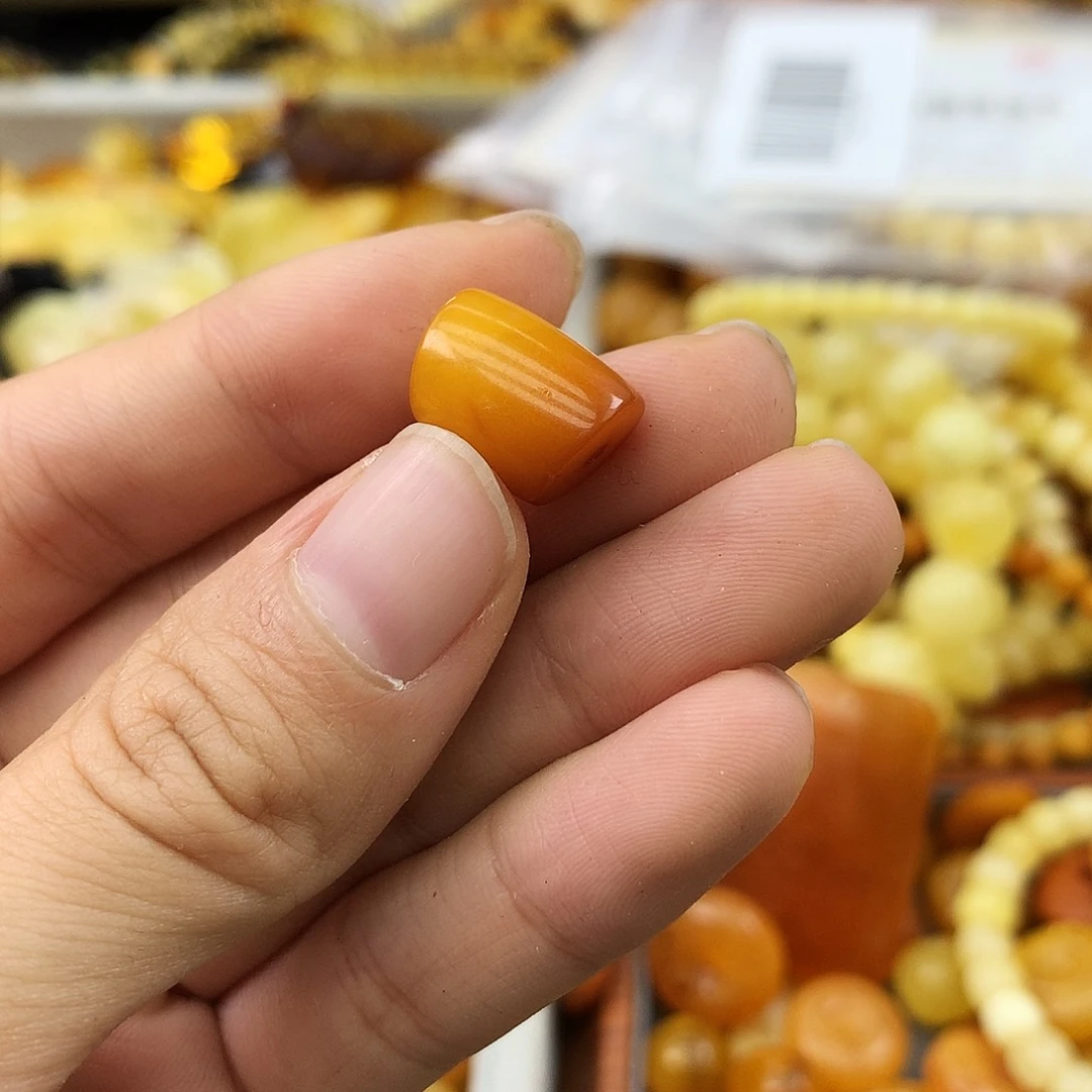 未镶嵌琥珀珠宝奇石
