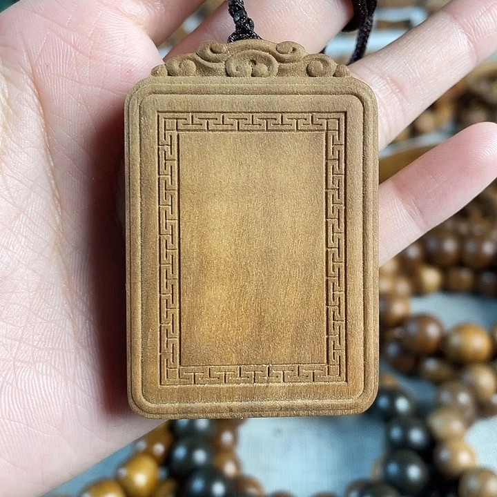 木老山檀回字纹雕刻牌