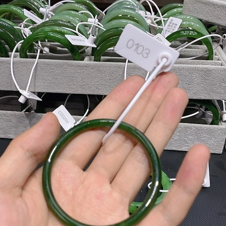 和田玉未镶嵌手镯