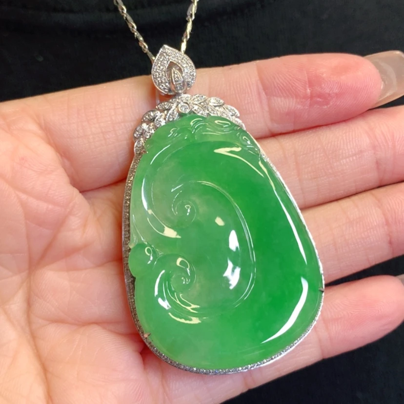 【闪购商品】颈饰18K金镶嵌翡翠如意