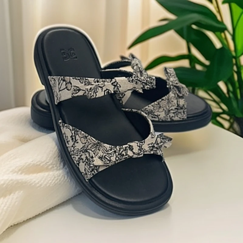 E2-4/7606-2欧美风圆头夏季平底一字拖外穿时尚露趾