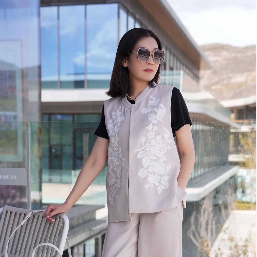 半高领网纱灯笼袖上衣