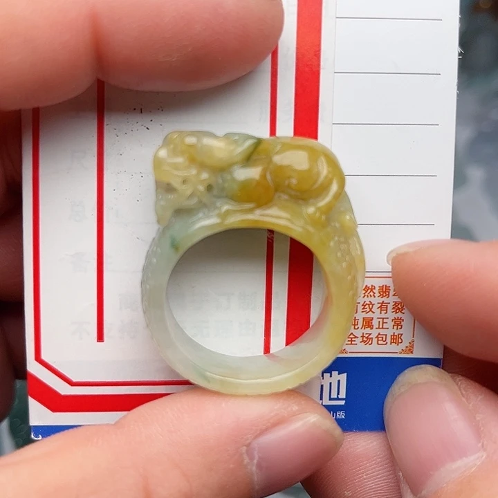 翡翠颈饰未镶嵌黄翡貔貅扳指