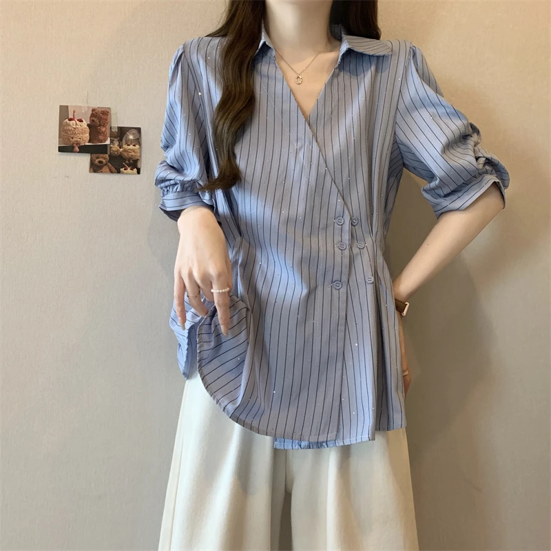 胖MM新款衬衫V领条纹洋气独特显瘦短袖衬衣