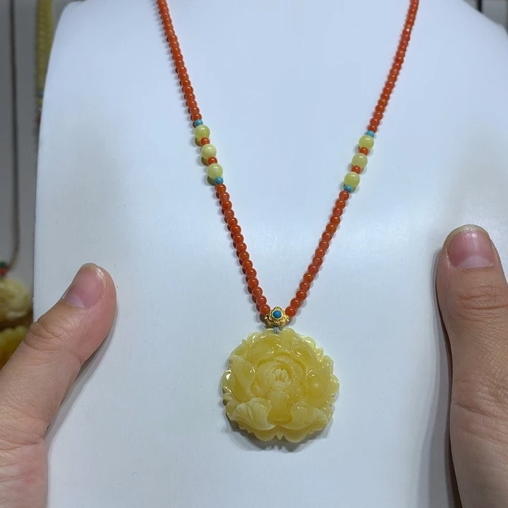 蜜蜡颈饰未镶嵌花