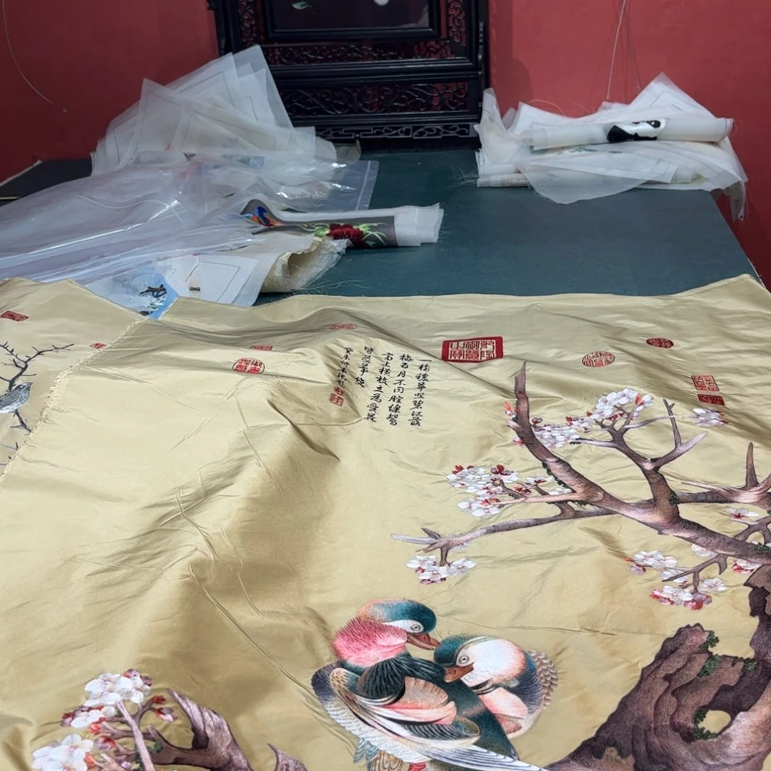 㙙***行织绣纯手工制作的一款游戏机
