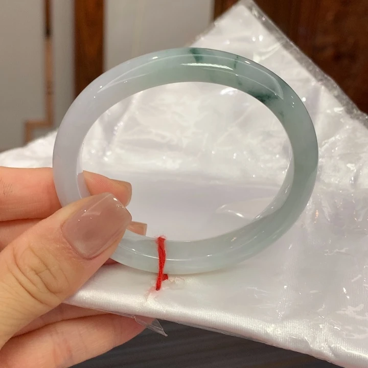 翡翠手镯未镶嵌翡翠手镯未镶嵌55.5圈口贵妃