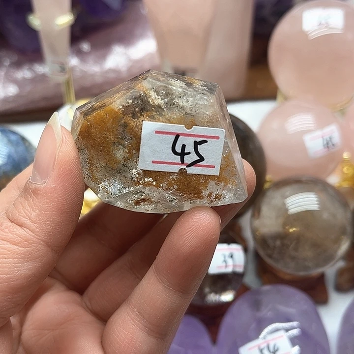 水晶68克幽灵随形未镶嵌
