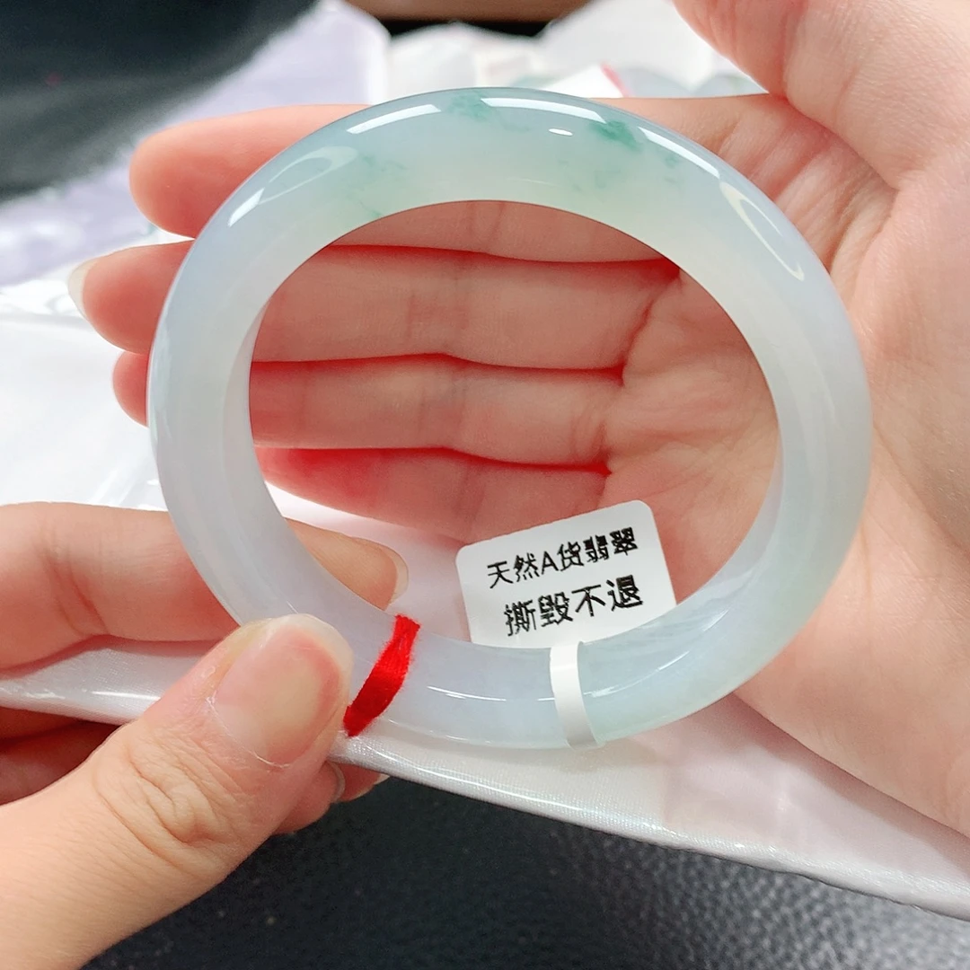 筱***萌翡翠手镯未镶嵌57圈