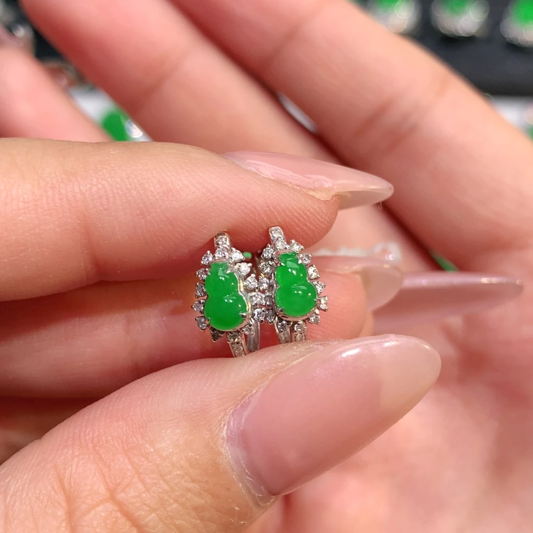 翡翠颈饰18K金镶嵌如*?翡翠