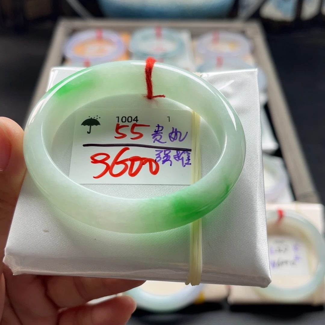 翡翠未镶嵌手镯55贵妃，必冲，绝绝子
