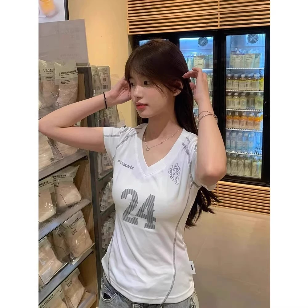 美式复古短袖T恤女收腰修身运动休闲夏季新款数字印花短款V领上衣