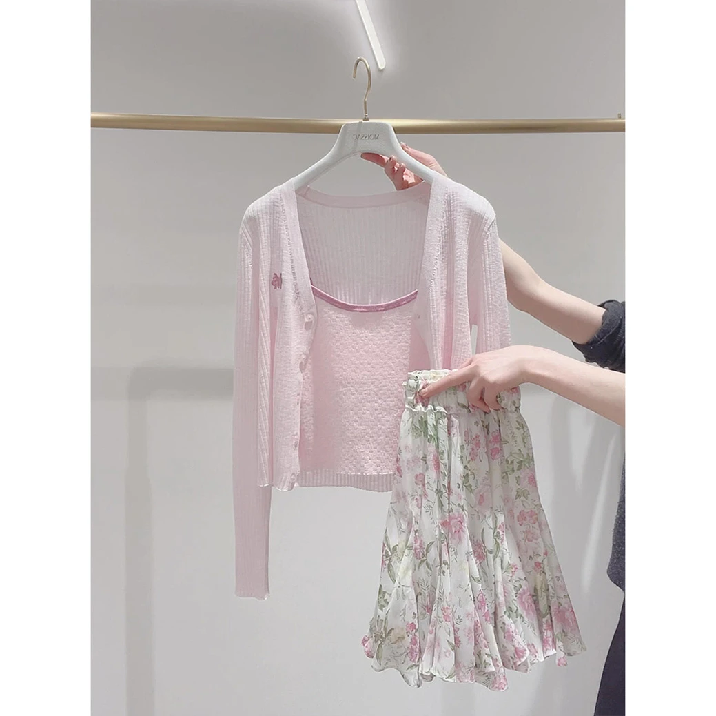 夏日穿搭巨好看独特漂亮韩里韩气休闲粉色吊带开衫碎花短裙套装女