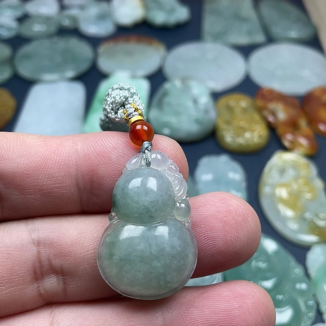 翡翠未镶嵌颈饰葫芦