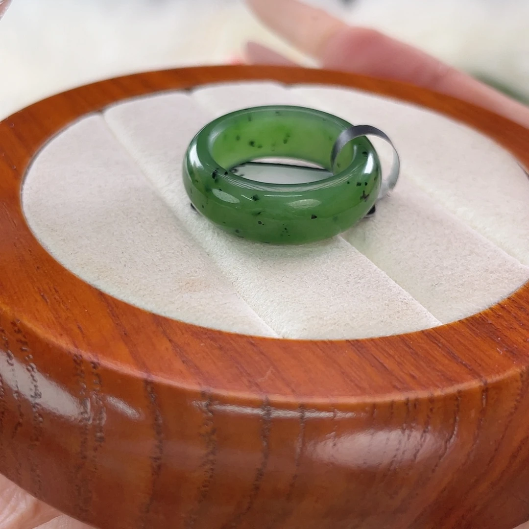 和田玉未镶嵌戒指l97。碧玉圆条。18.5。不退换