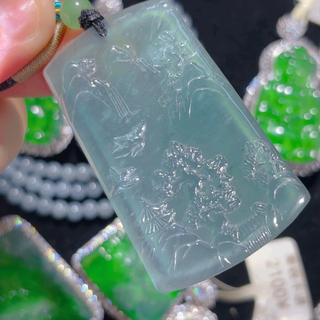 翡翠未镶嵌颈饰山水牌