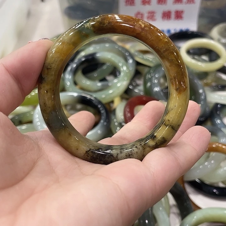 未镶嵌手镯透闪石质玉