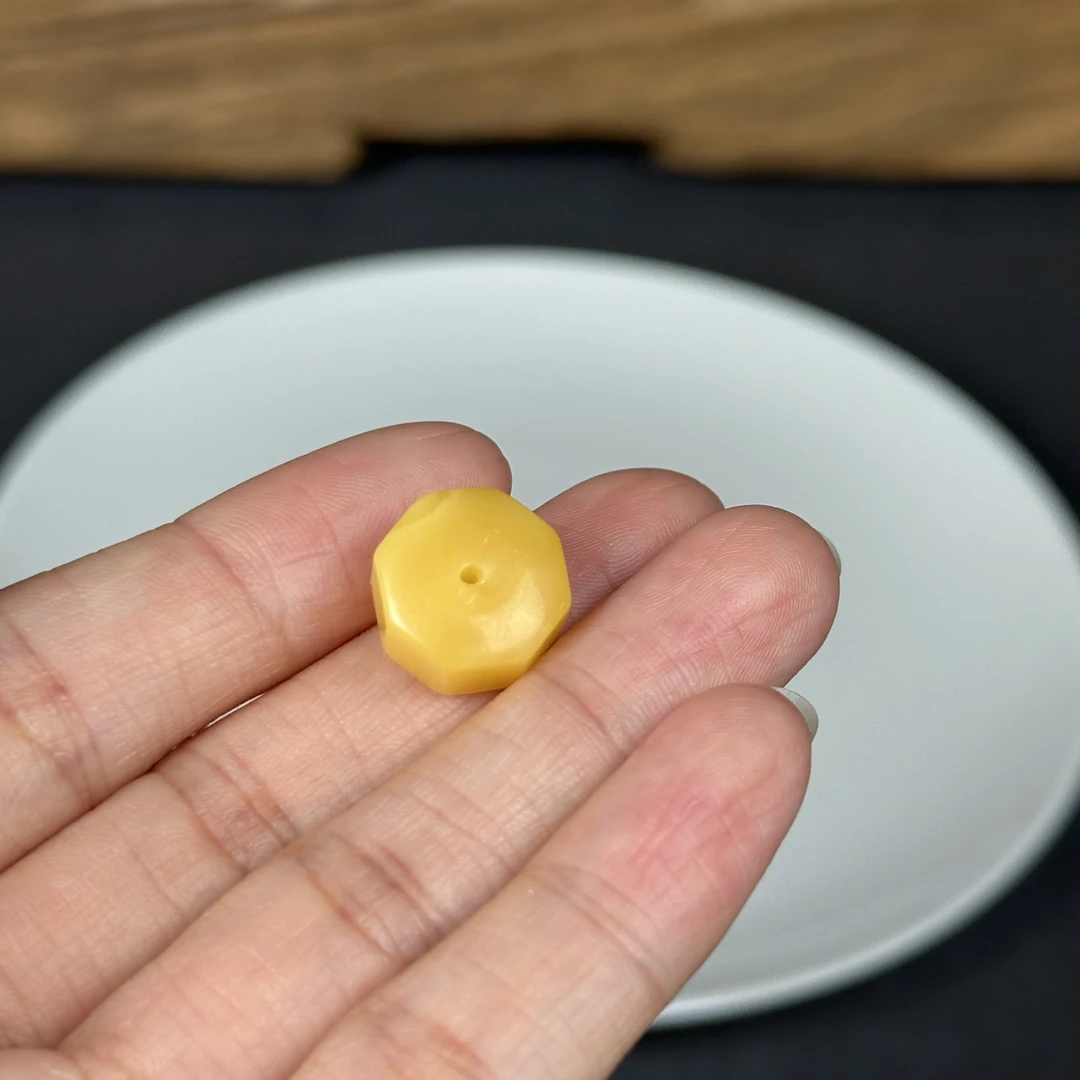 B2651天然原矿俄料蜜蜡 瑕疵配饰 13*8.6mm支持鉴定