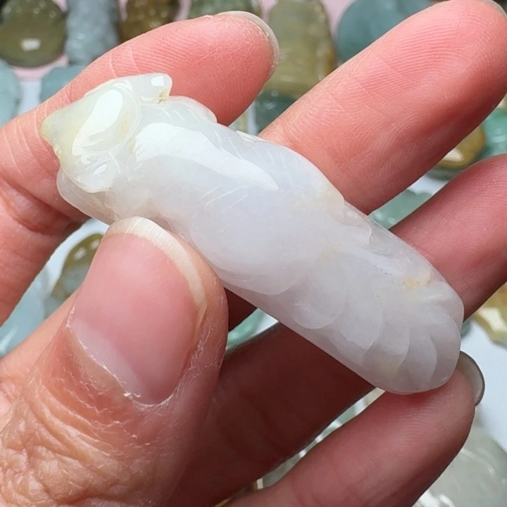 翡翠未镶嵌颈饰九尾狐手牌