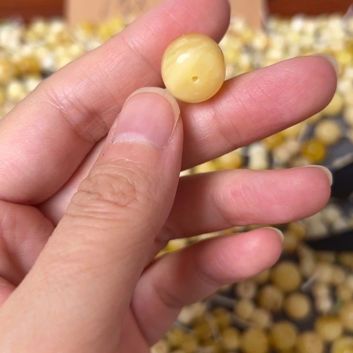 蜜蜡未镶嵌裸石13.4mm一个